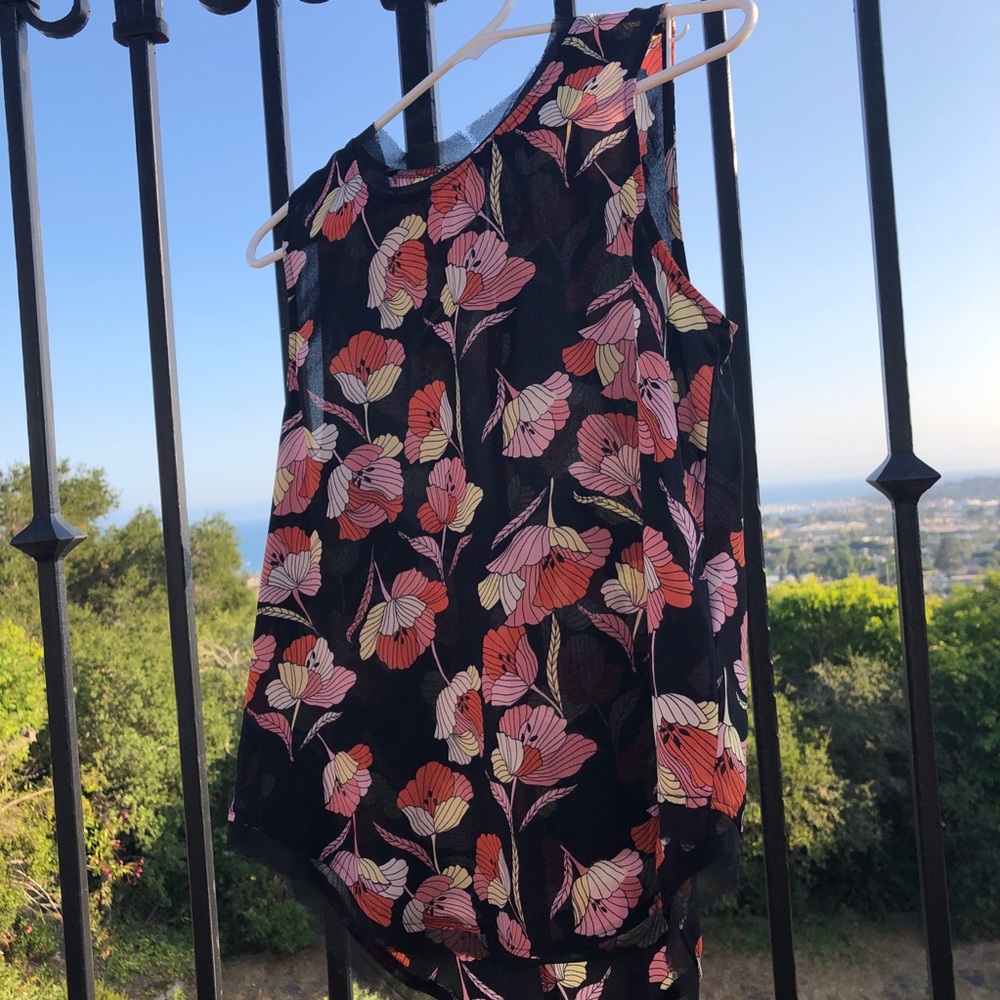 Flower retro pattern shell top